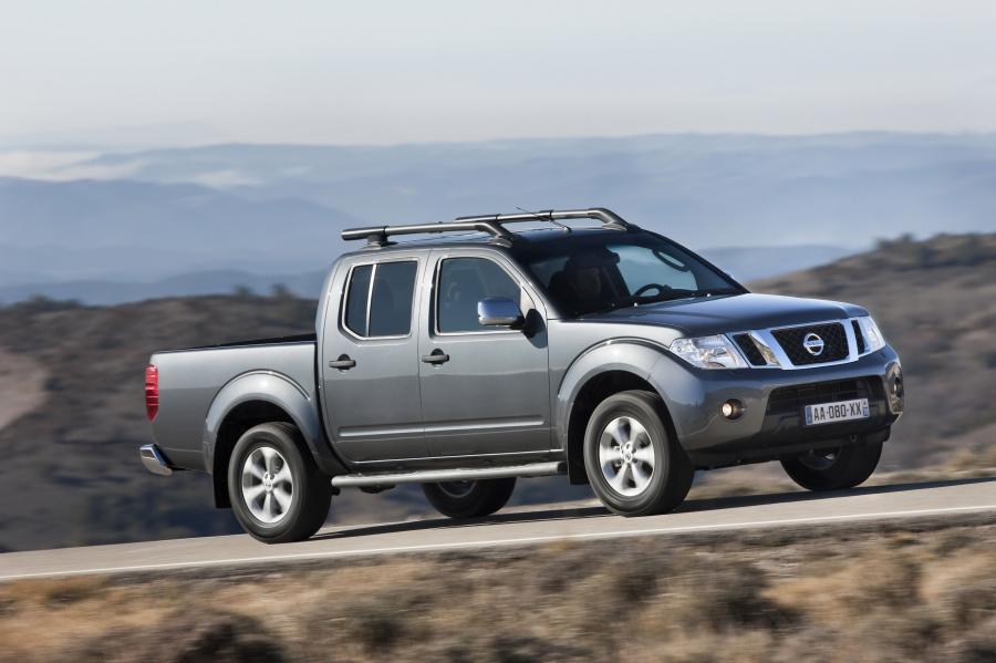  Nissan Navara 2011 года  (фото 13 из 20)